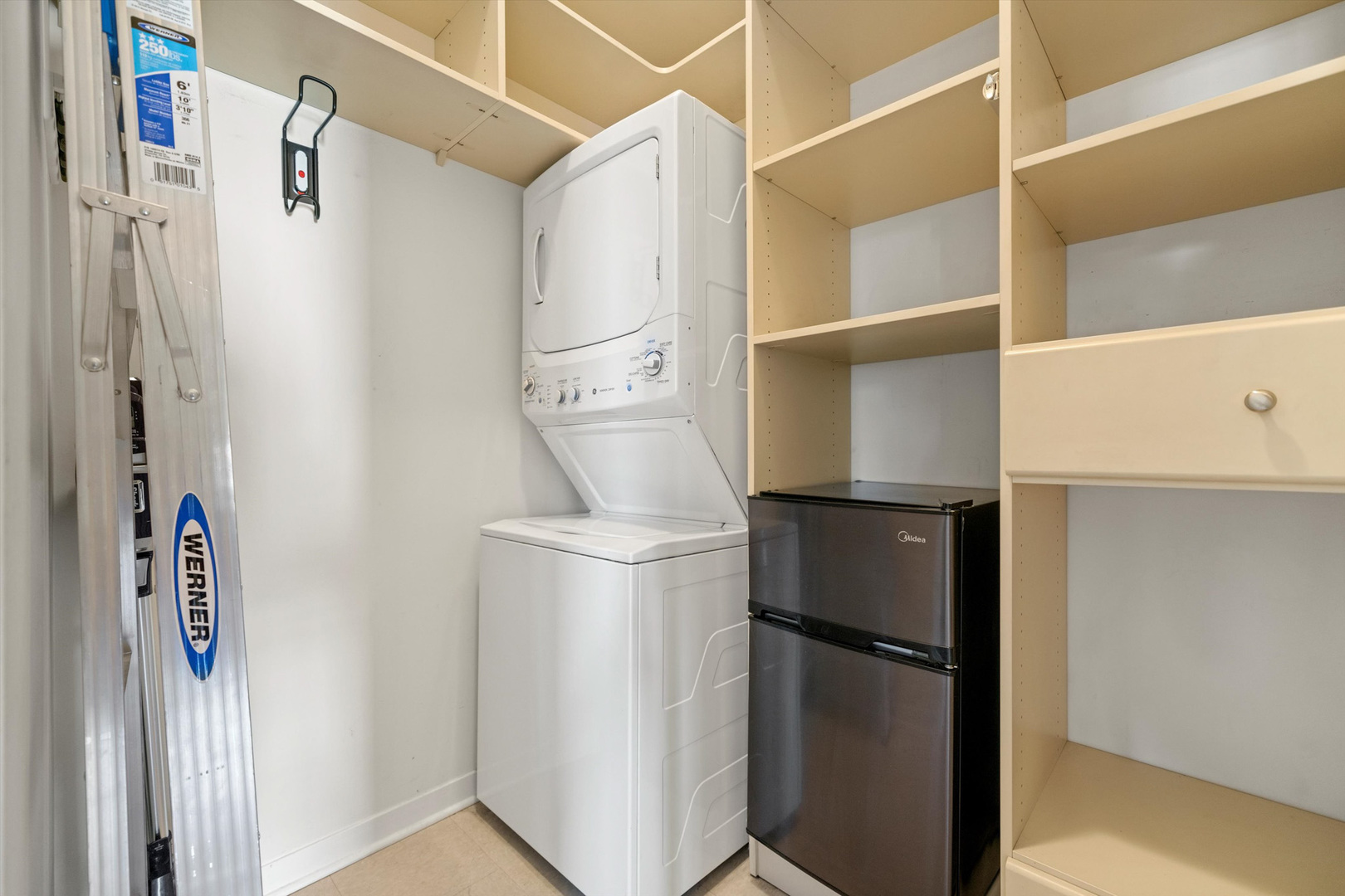437 W Division Street Unit: 901