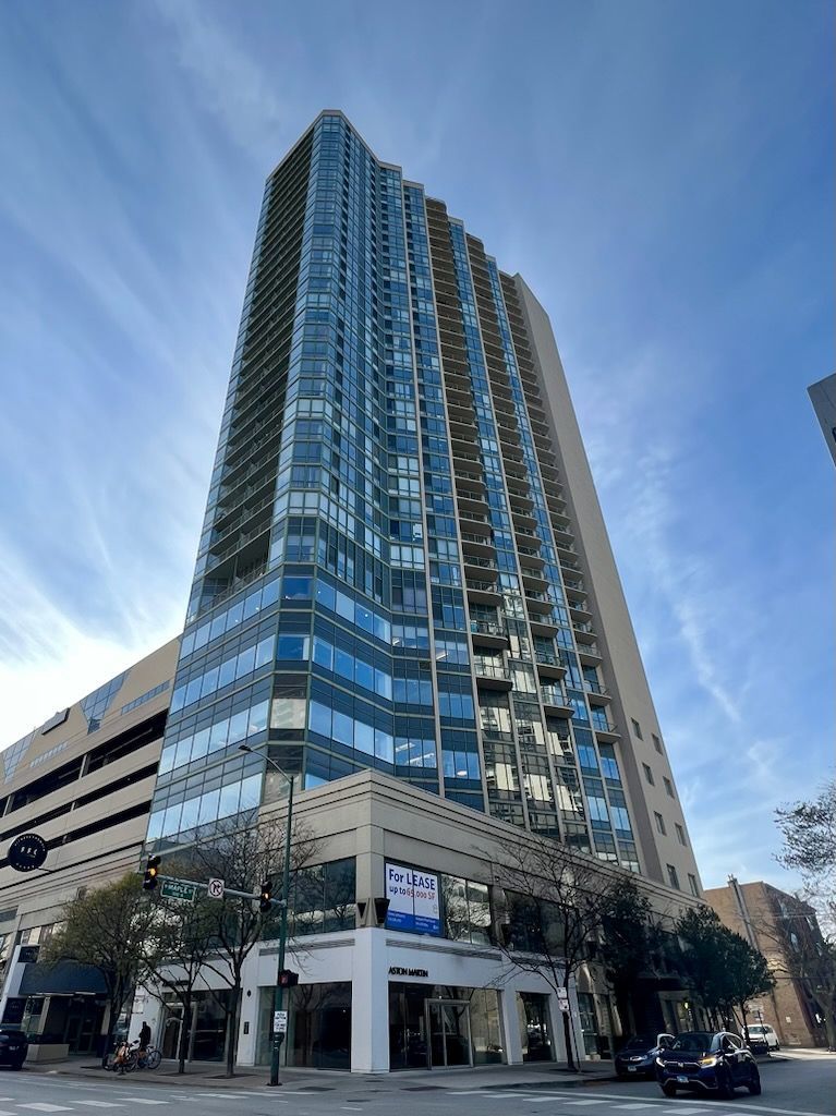 111 W Maple Street Unit: 1003