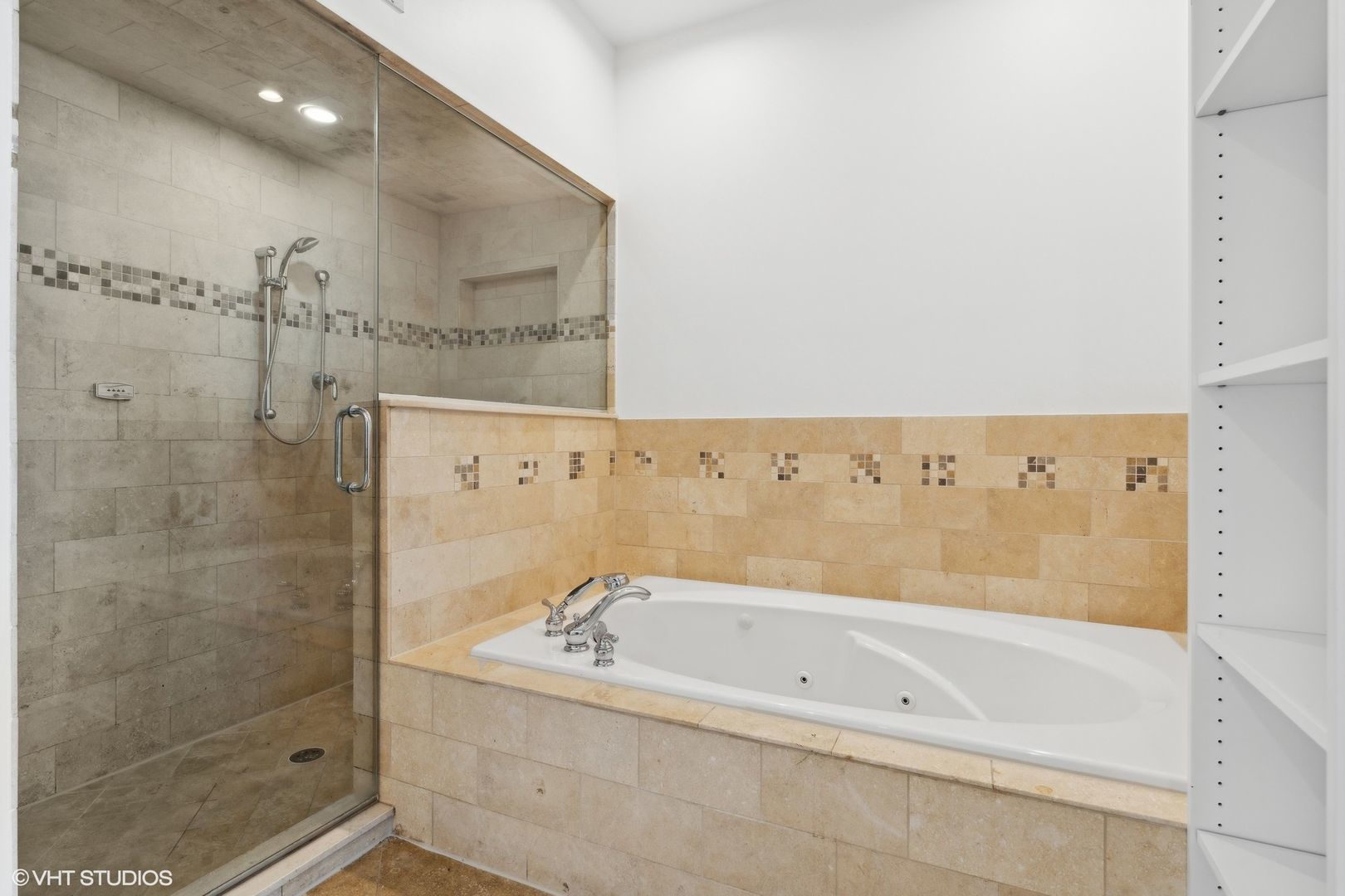 914 W Hubbard Street Unit: 204