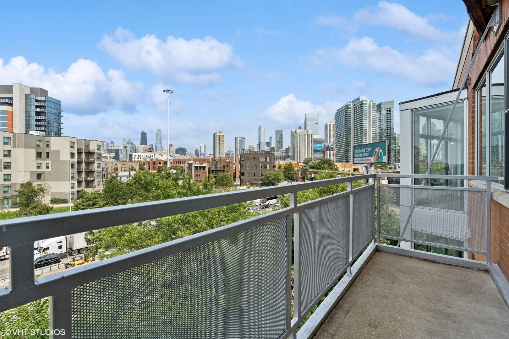 914 W Hubbard Street Unit: 204