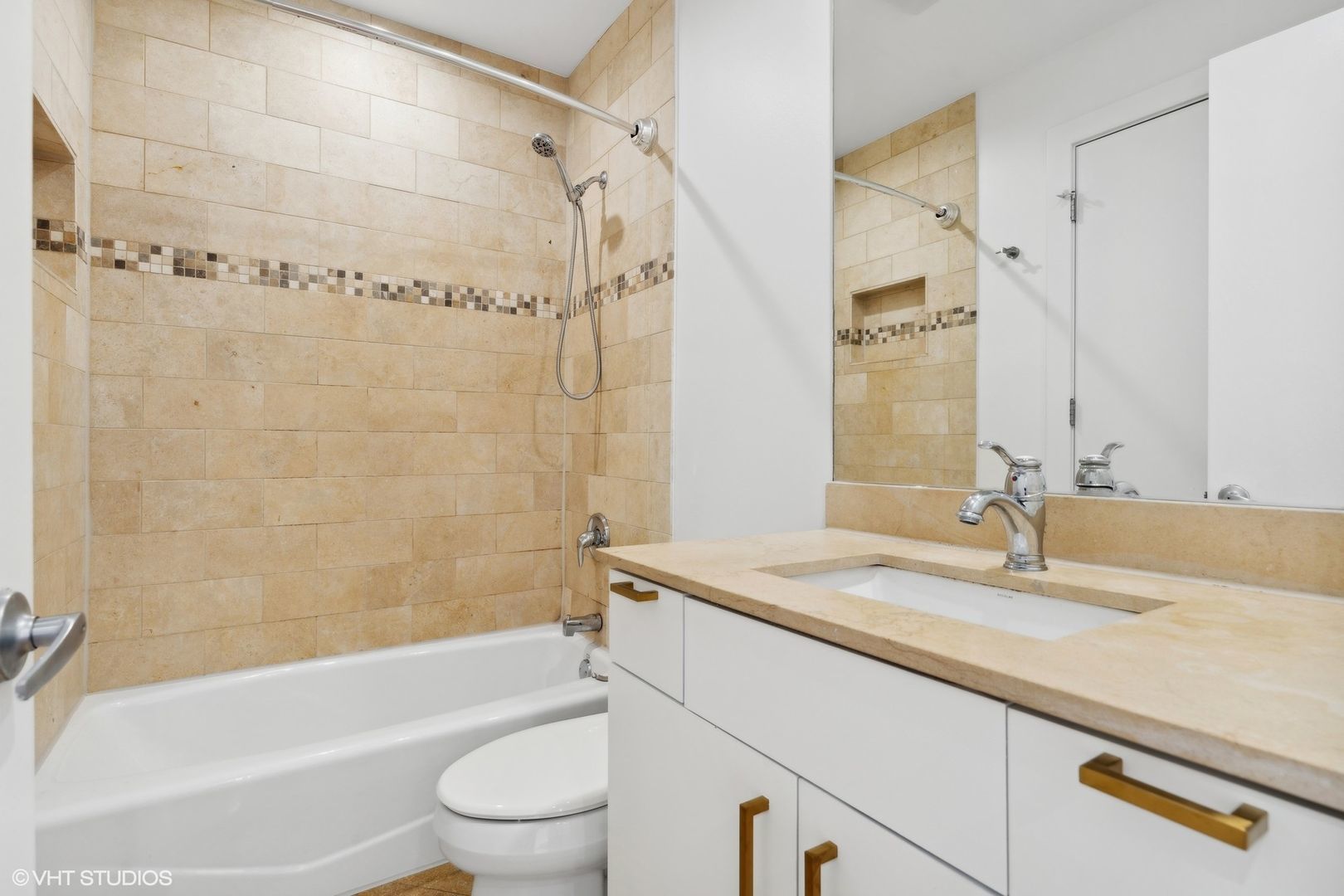 914 W Hubbard Street Unit: 204
