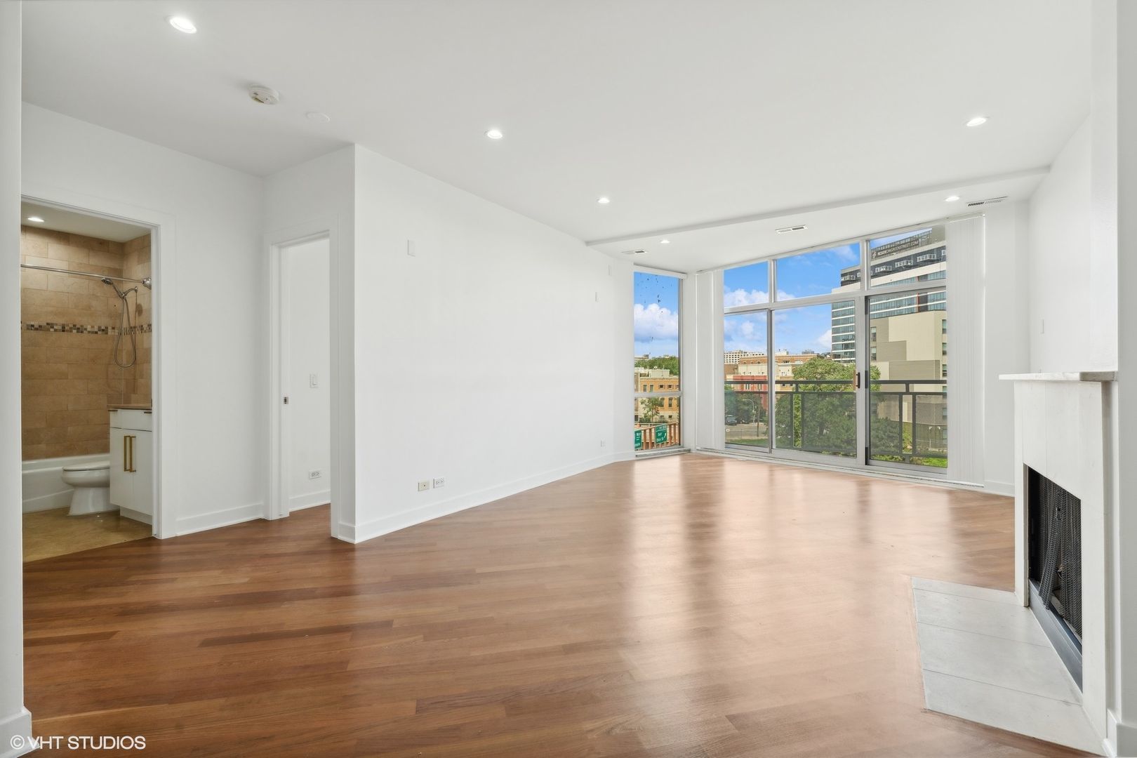 914 W Hubbard Street Unit: 204