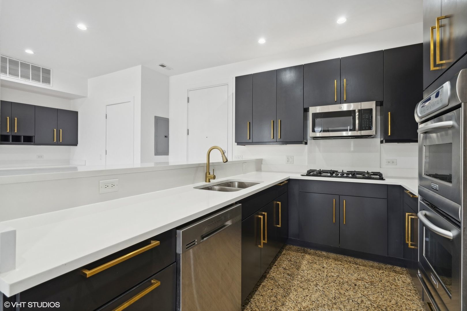 914 W Hubbard Street Unit: 204