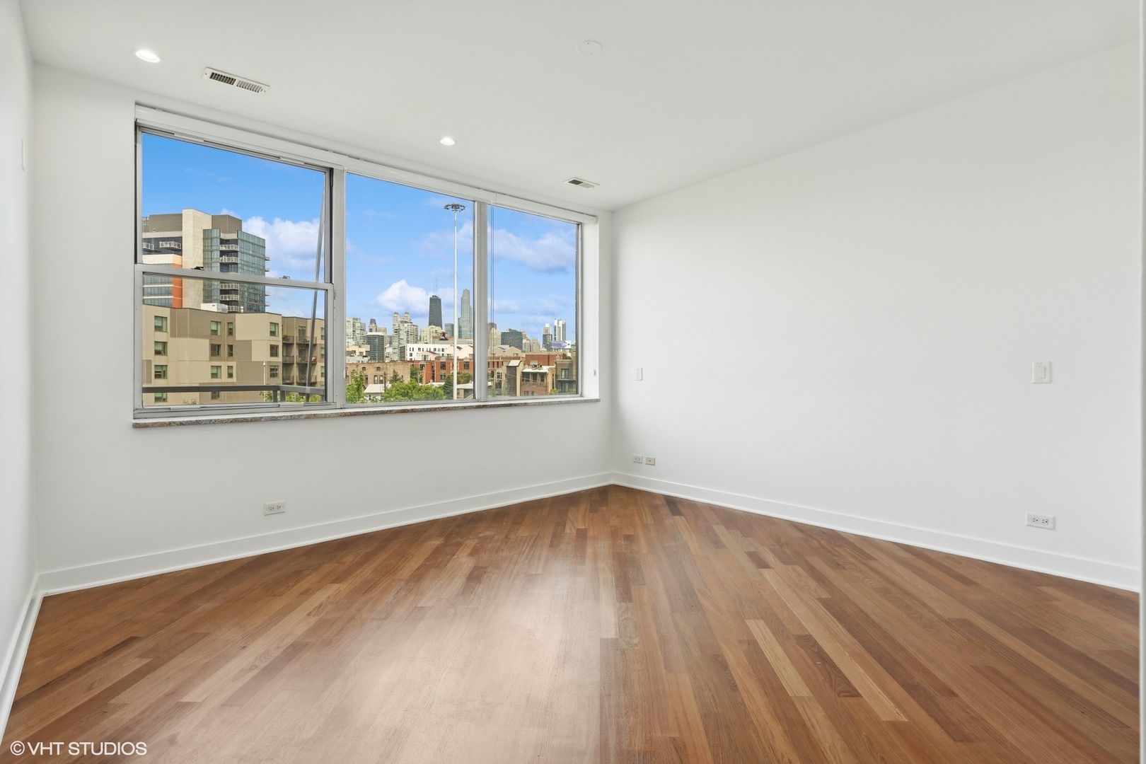 914 W Hubbard Street Unit: 204