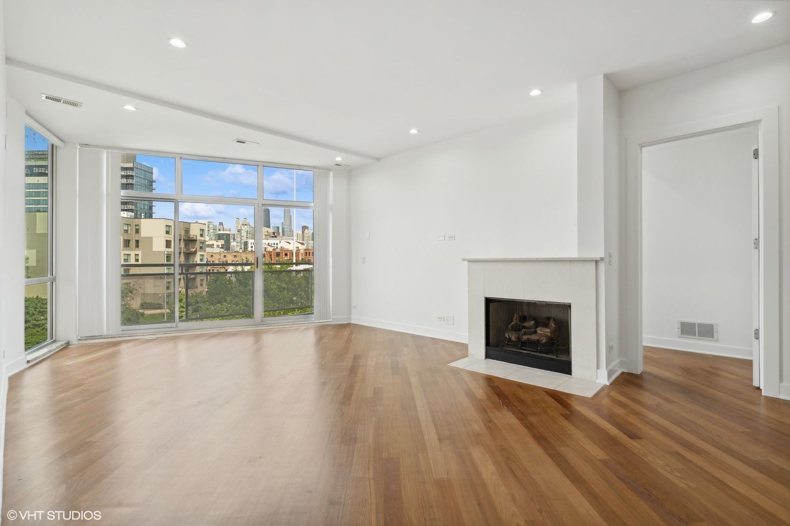 914 W Hubbard Street Unit: 204