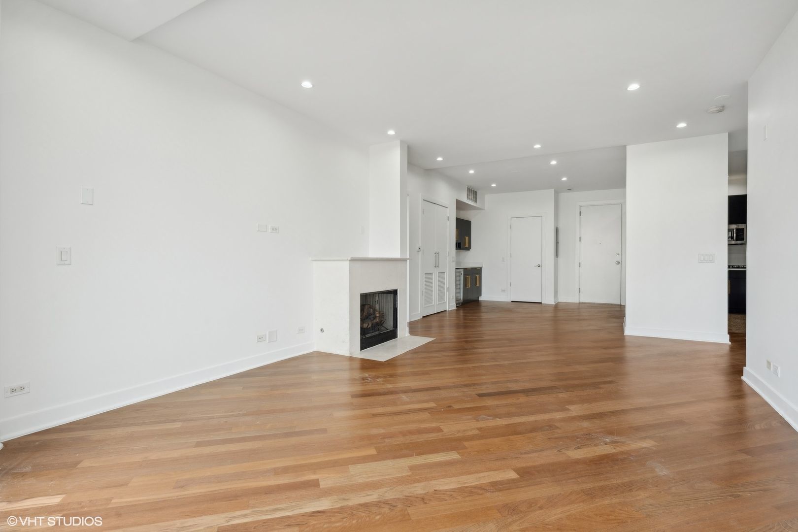 914 W Hubbard Street Unit: 204