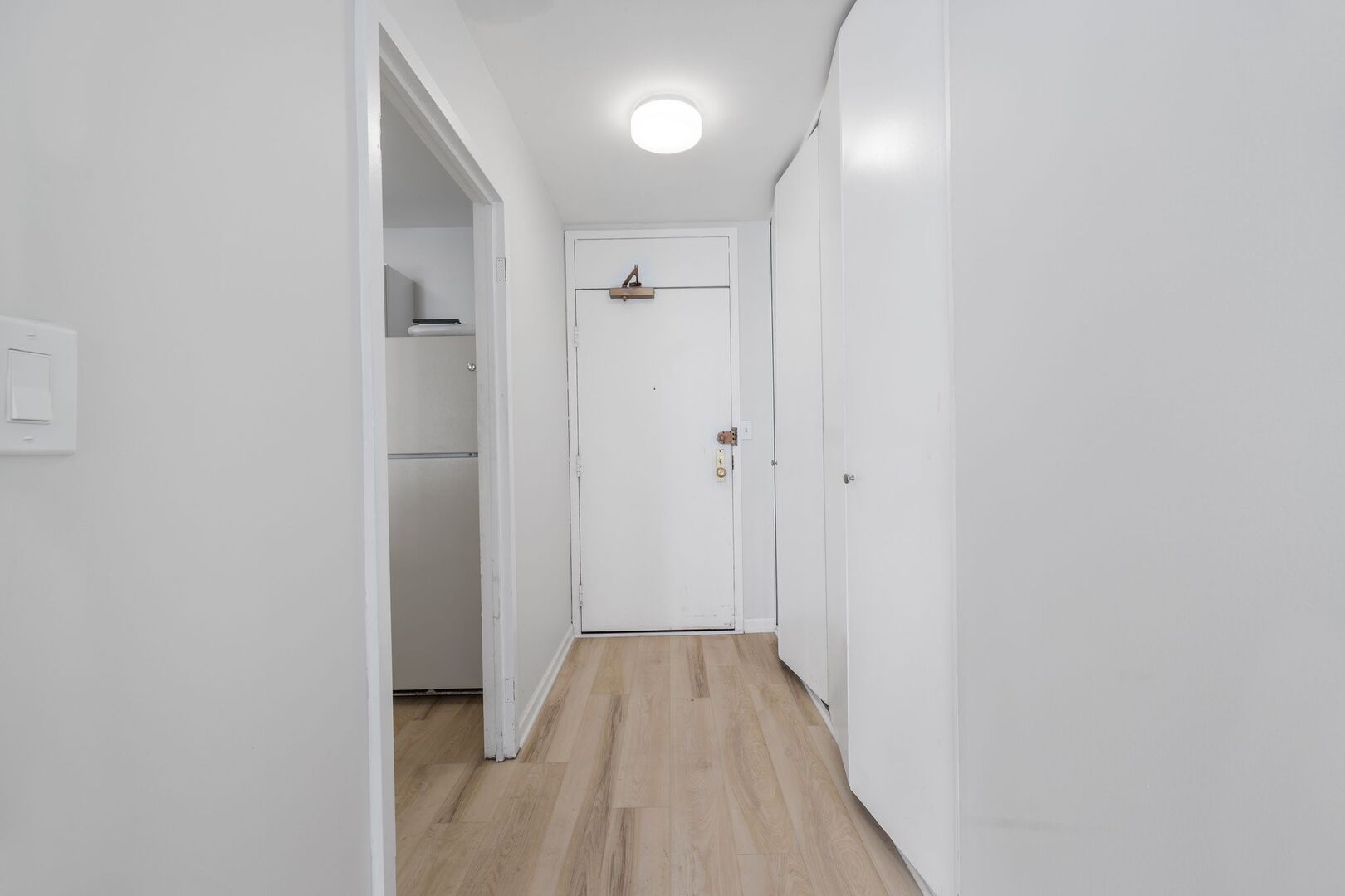 525 W Hawthorne Place Unit: 406