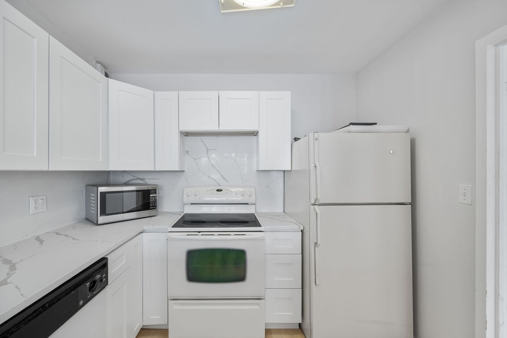 525 W Hawthorne Place Unit: 406