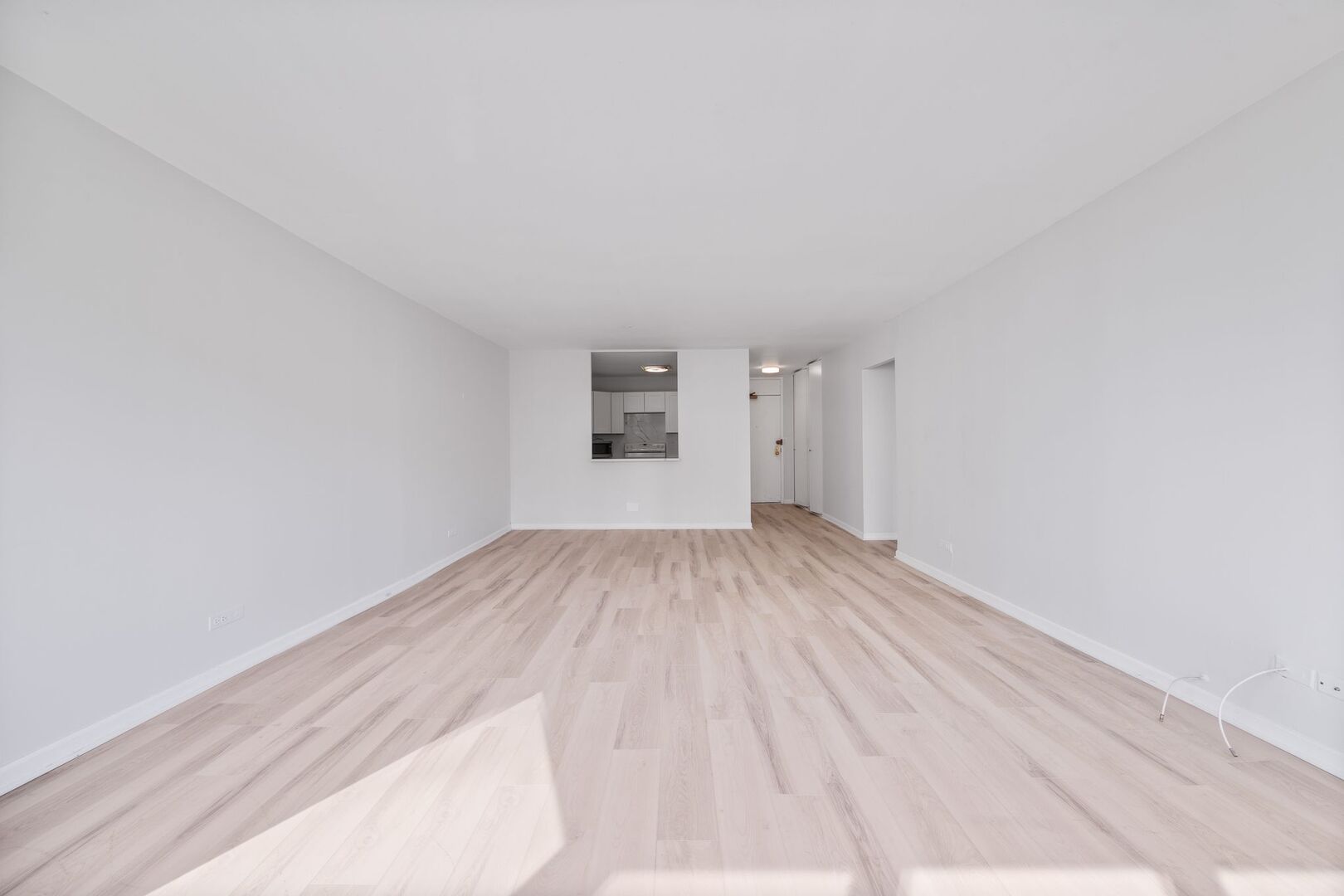 525 W Hawthorne Place Unit: 406