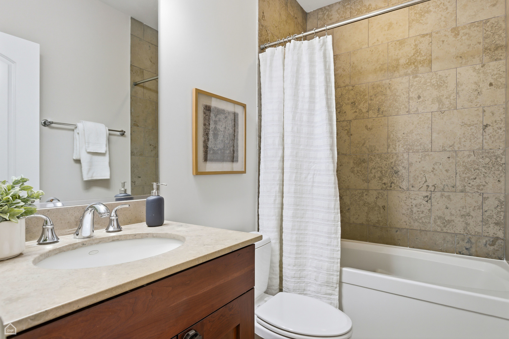 2773 N Kenmore Avenue Unit: 1