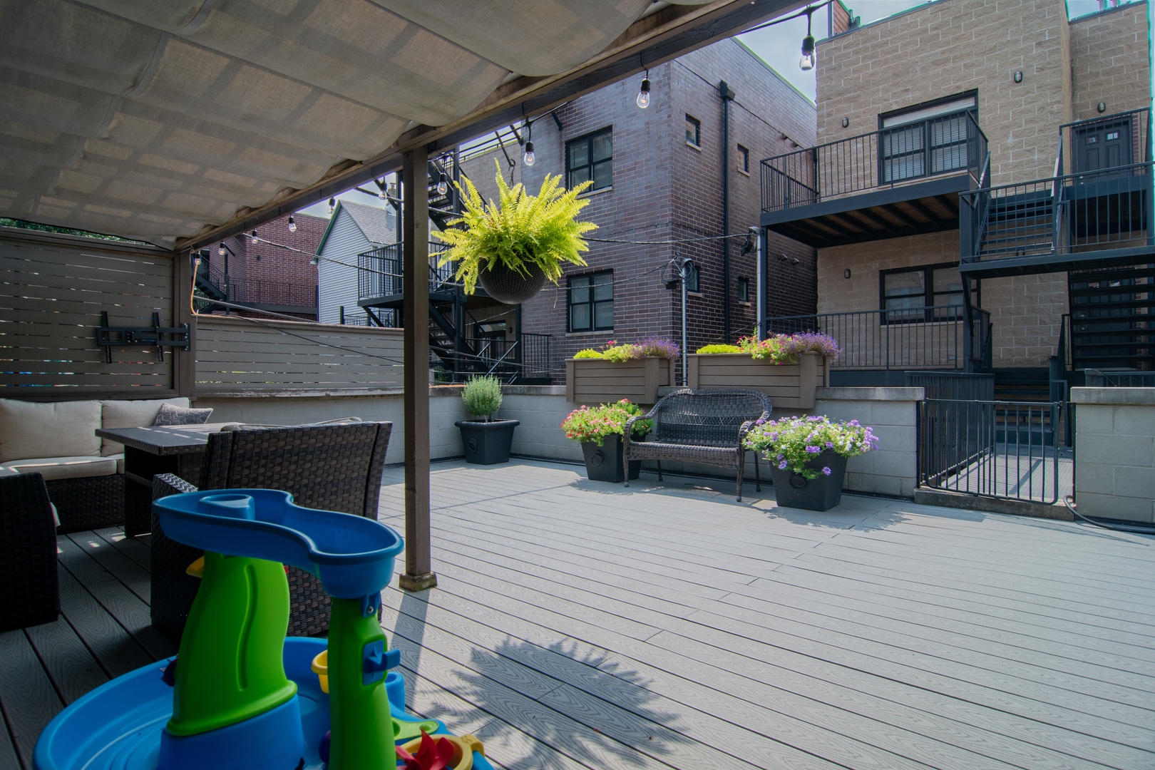 2773 N Kenmore Avenue Unit: 1