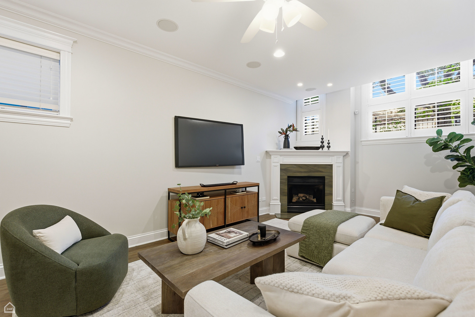 2773 N Kenmore Avenue Unit: 1