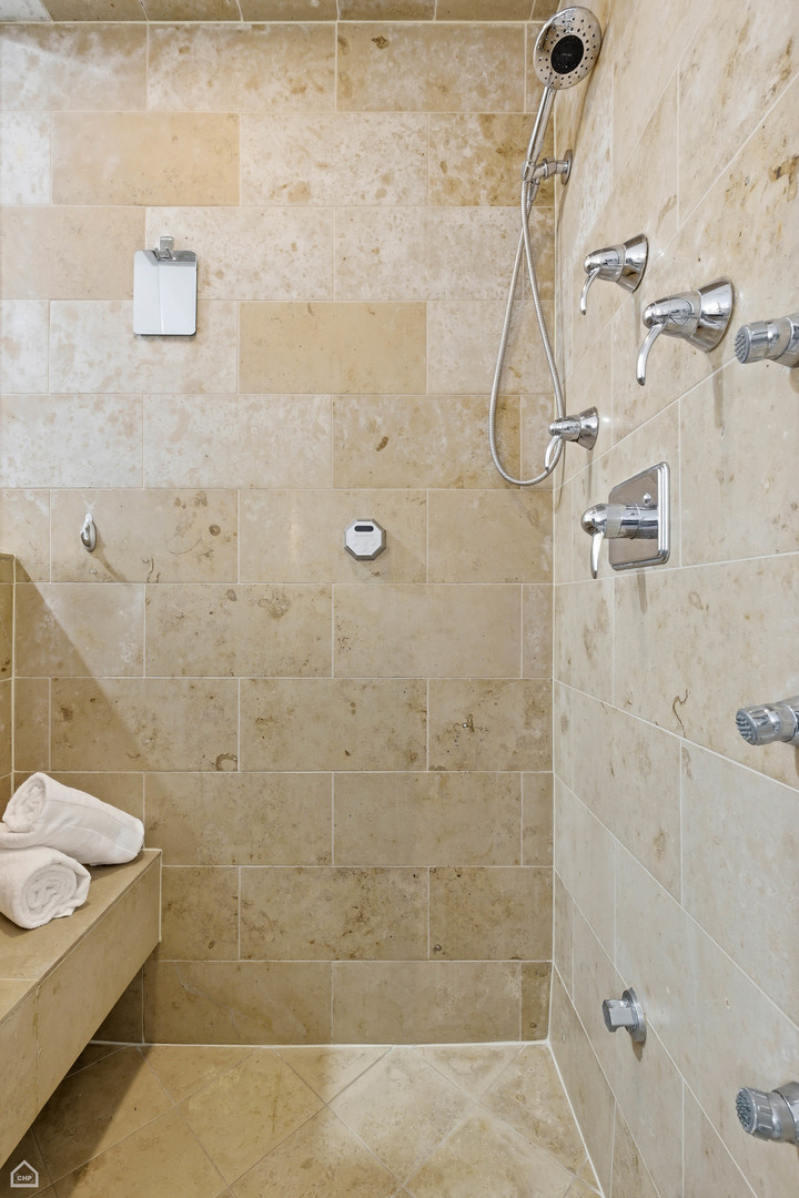 2773 N Kenmore Avenue Unit: 1