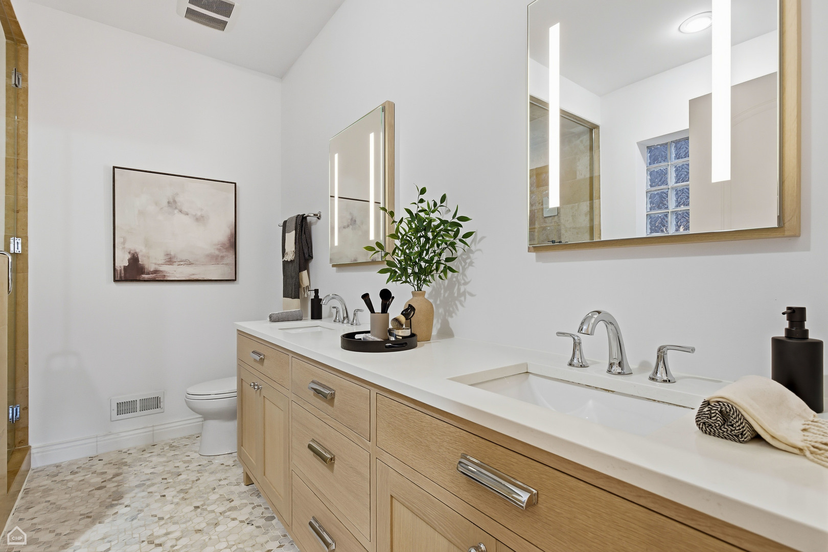 2773 N Kenmore Avenue Unit: 1