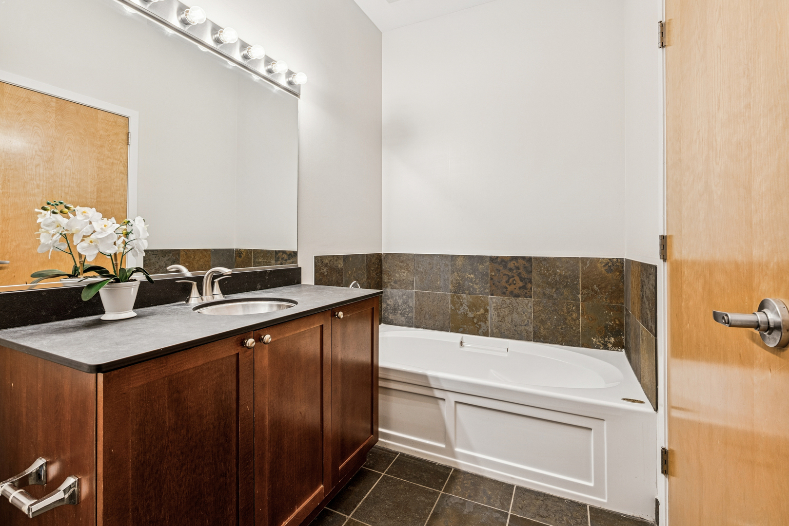 321 S Sangamon Street Unit: 908