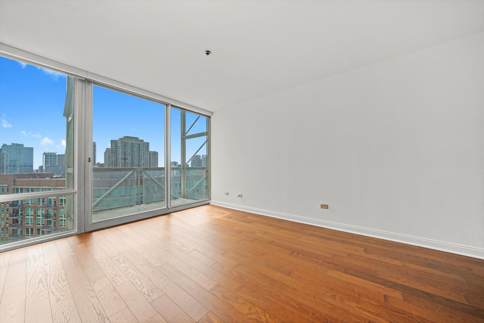 653 N Kingsbury Street Unit: 2008