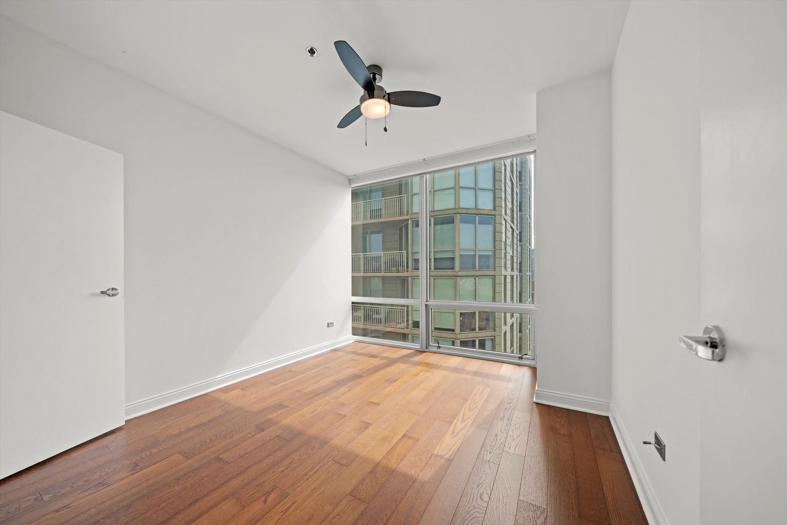 653 N Kingsbury Street Unit: 2008