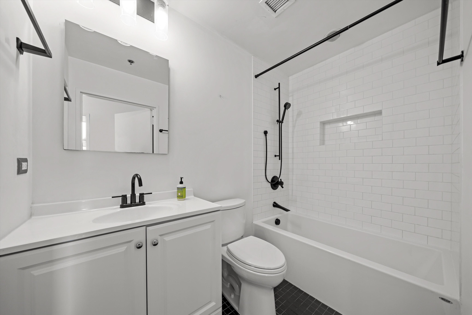653 N Kingsbury Street Unit: 2008