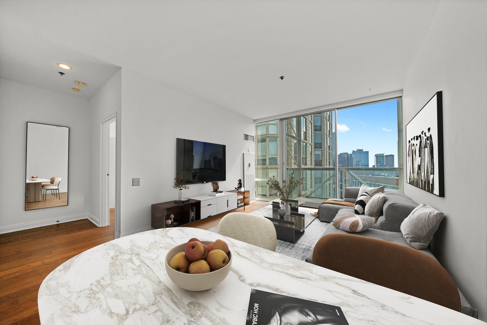 653 N Kingsbury Street Unit: 2008
