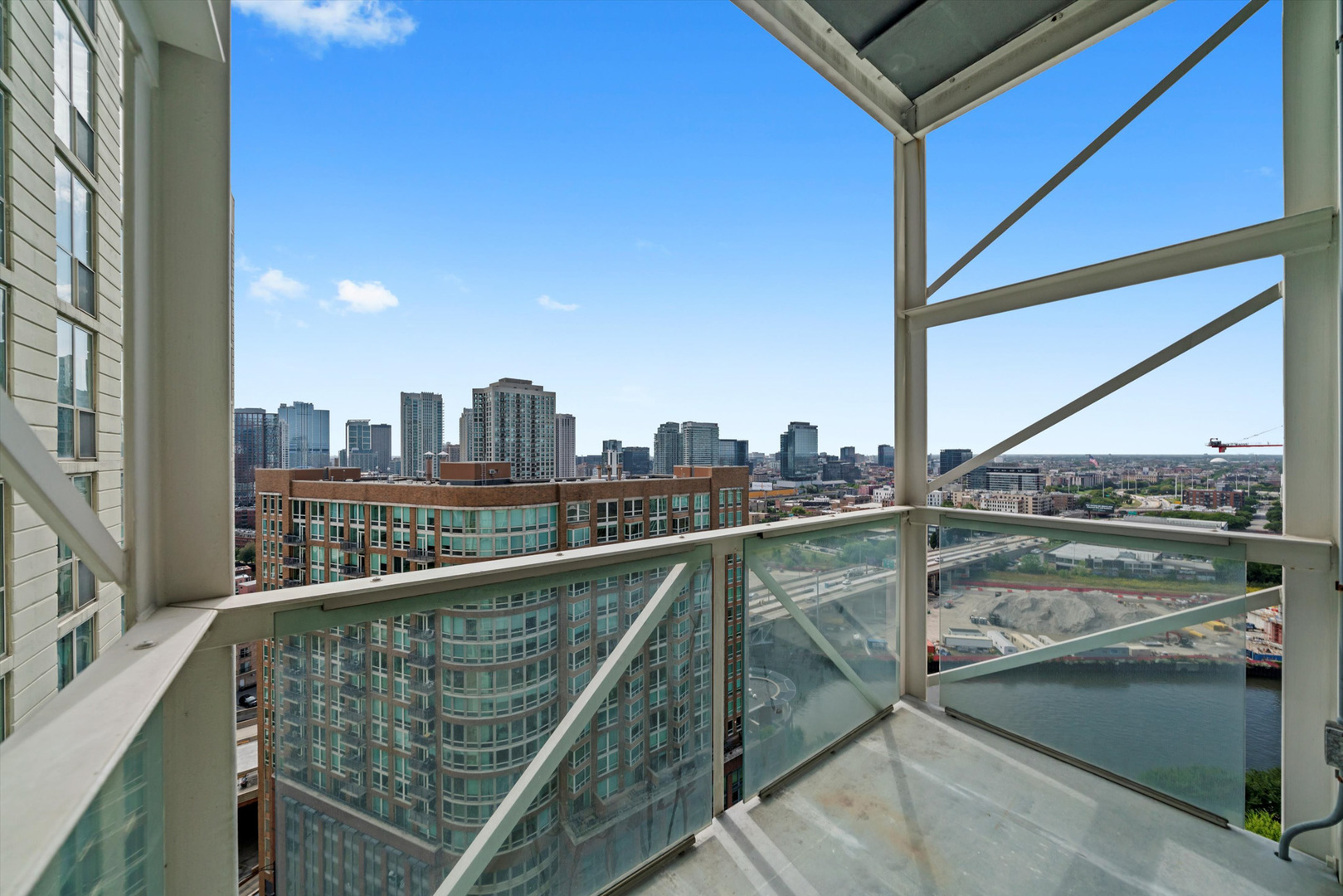 653 N Kingsbury Street Unit: 2008