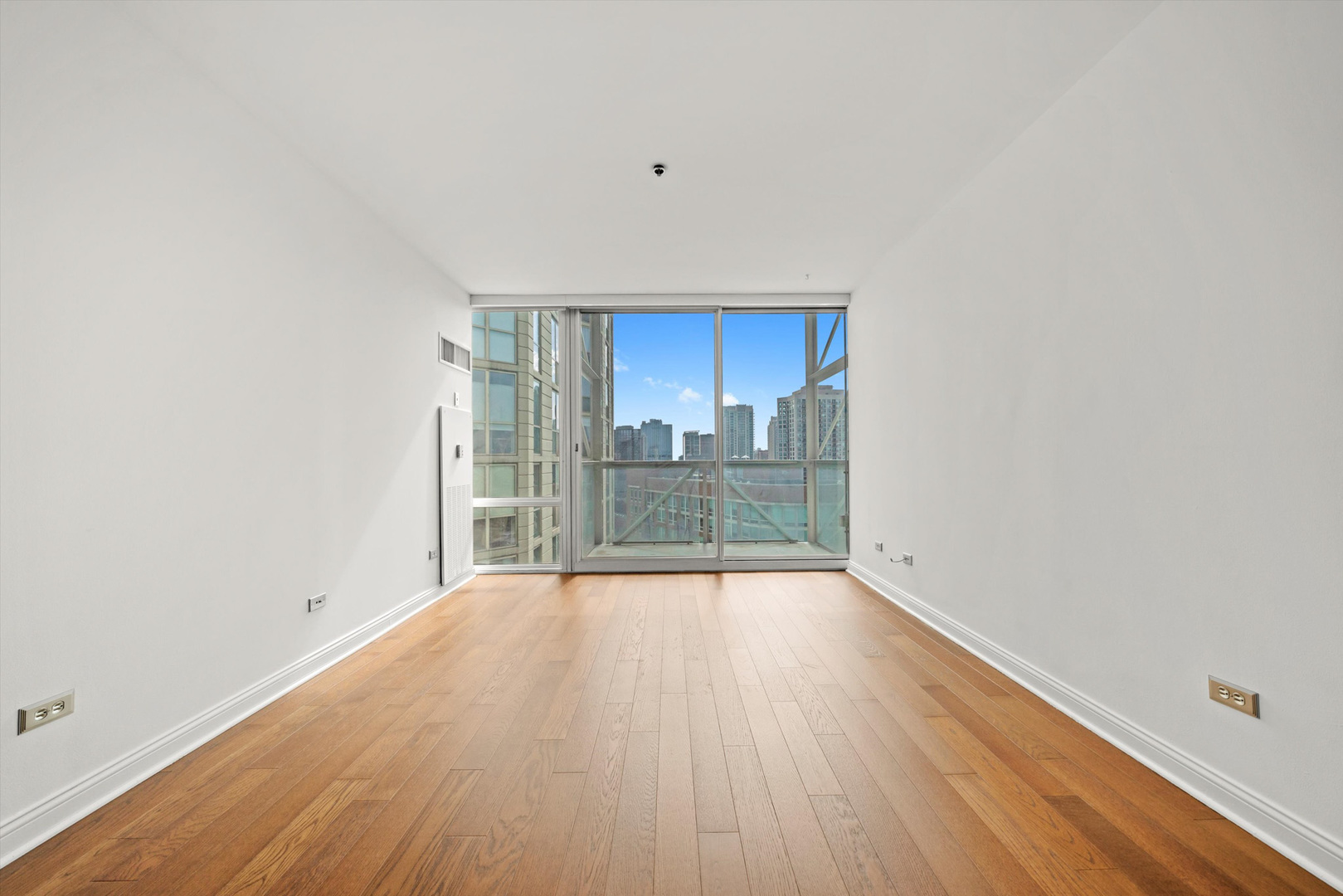 653 N Kingsbury Street Unit: 2008
