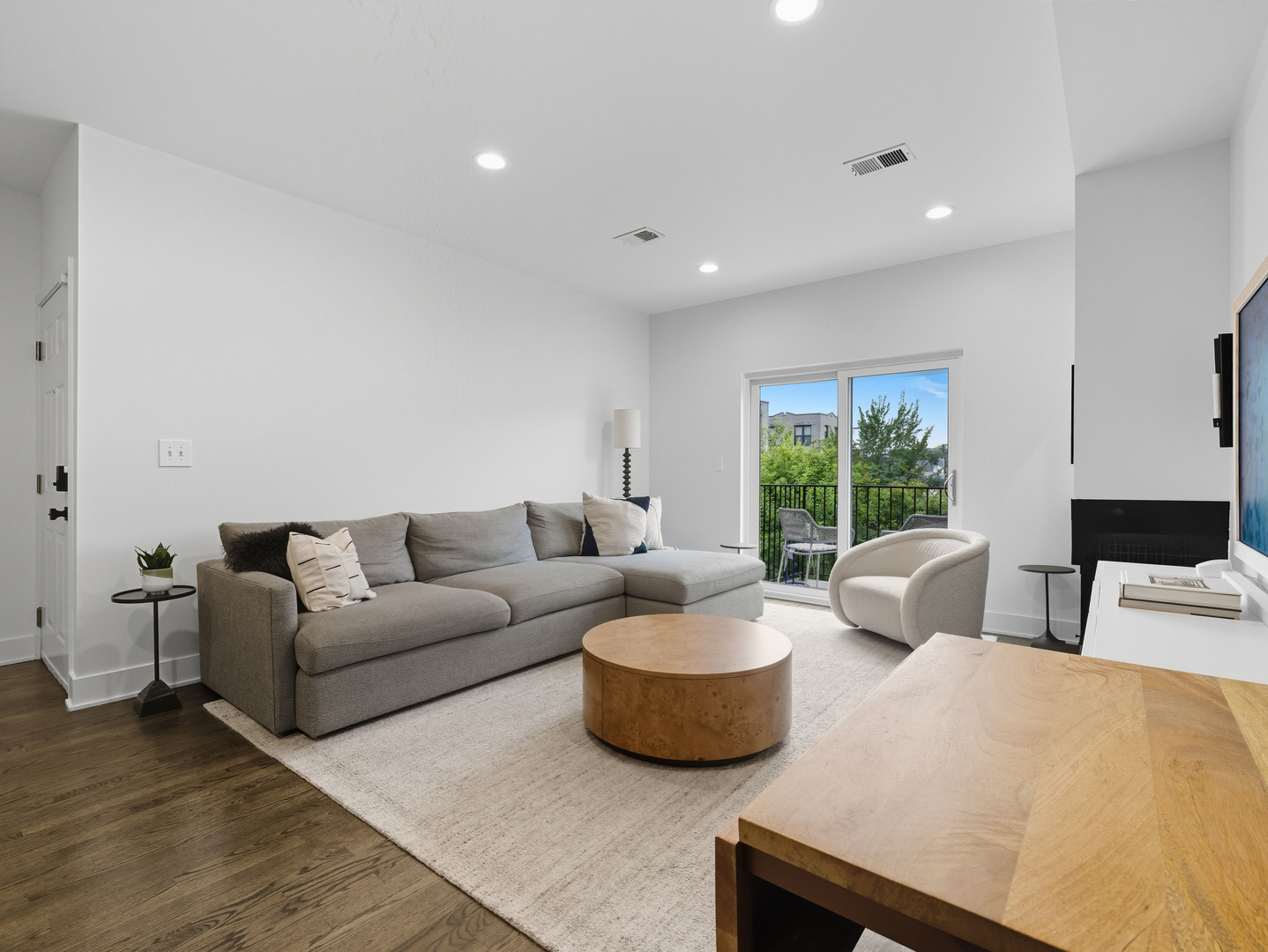 2516 W Bloomingdale Avenue Unit: C