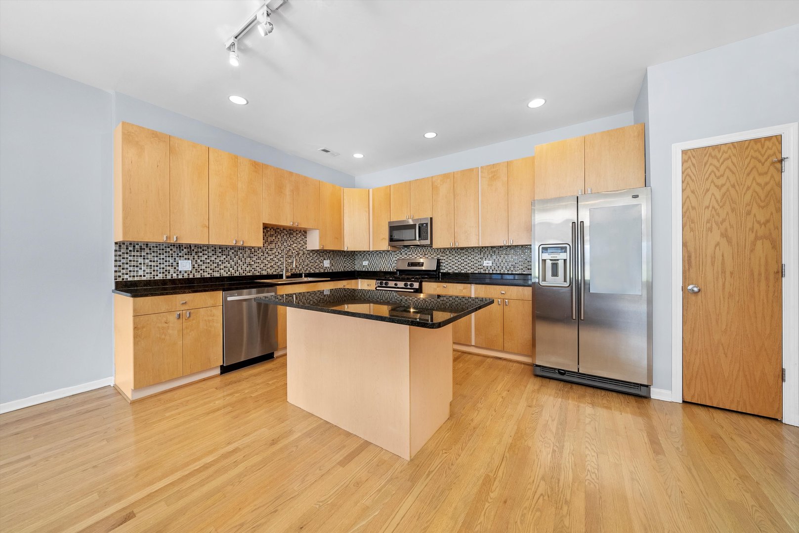 2236 W Armitage Avenue Unit: 303