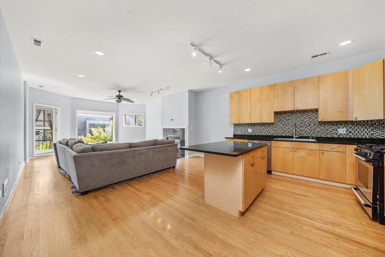2236 W Armitage Avenue Unit: 303