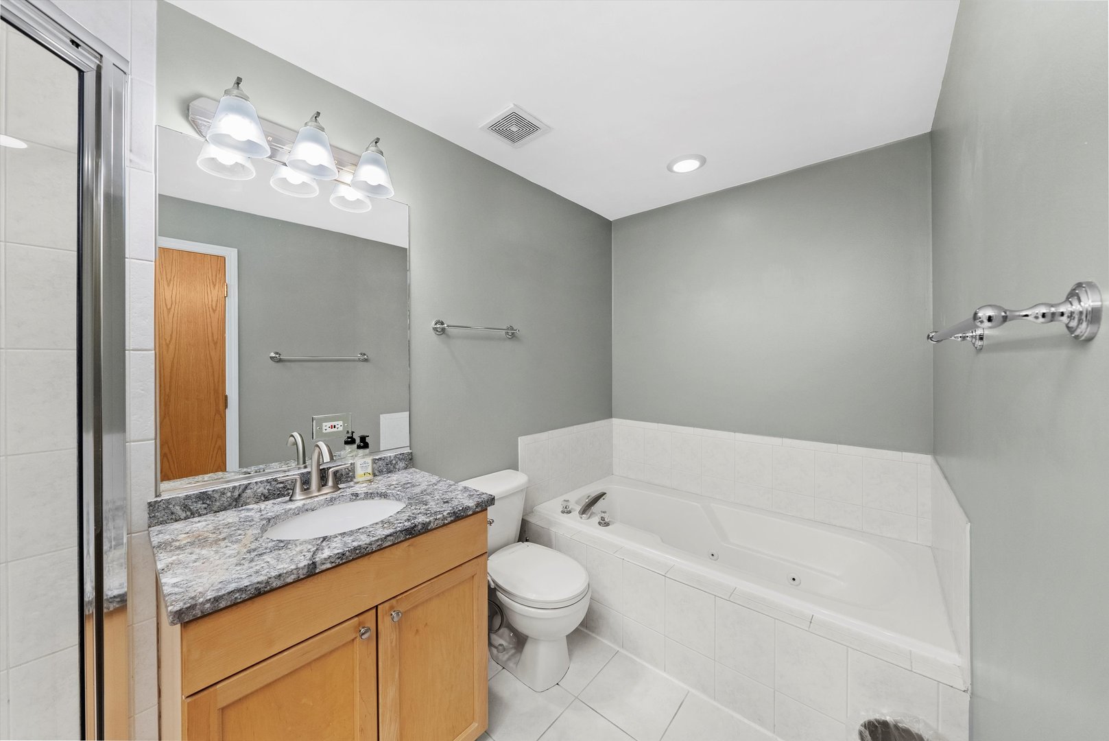 2236 W Armitage Avenue Unit: 303