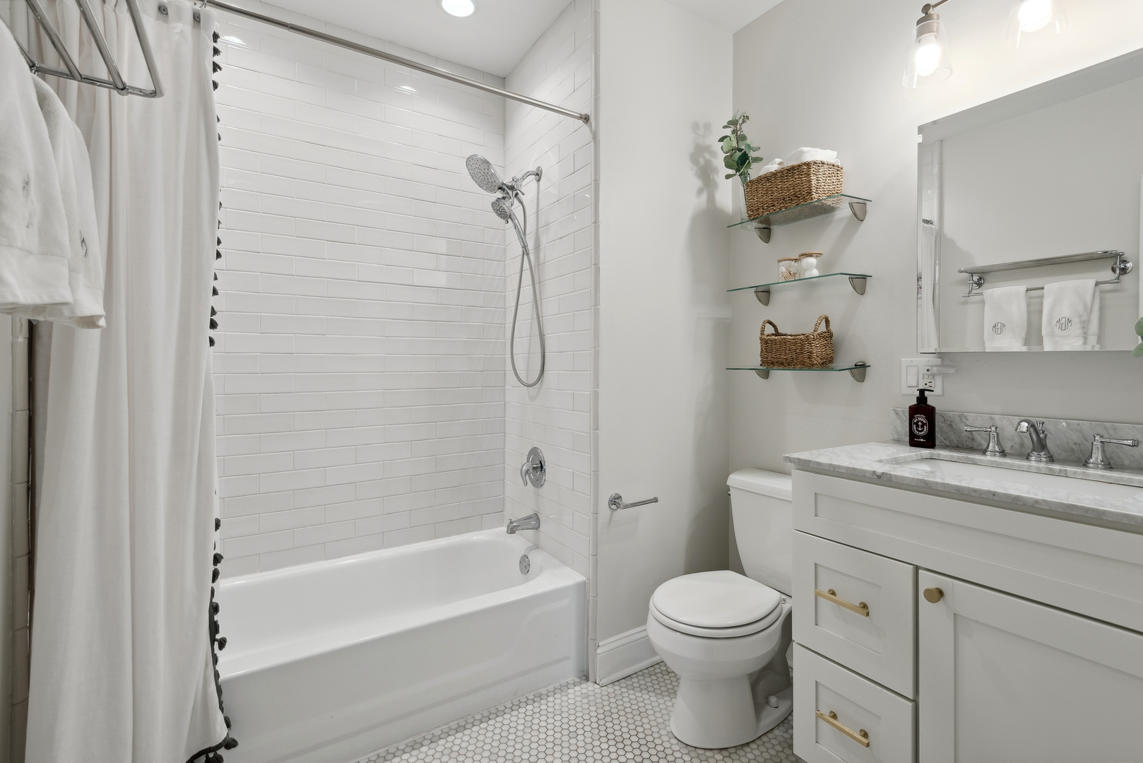 1327 W Roscoe Street Unit: 2