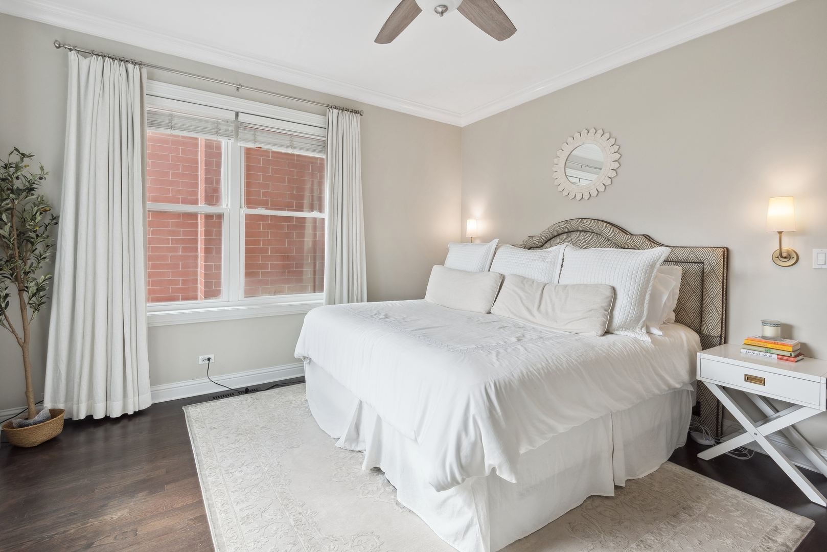 1327 W Roscoe Street Unit: 2