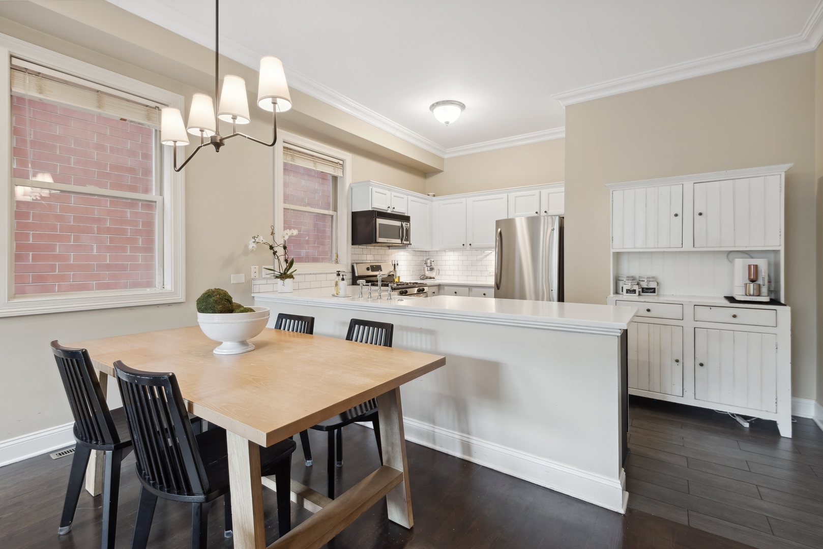 1327 W Roscoe Street Unit: 2