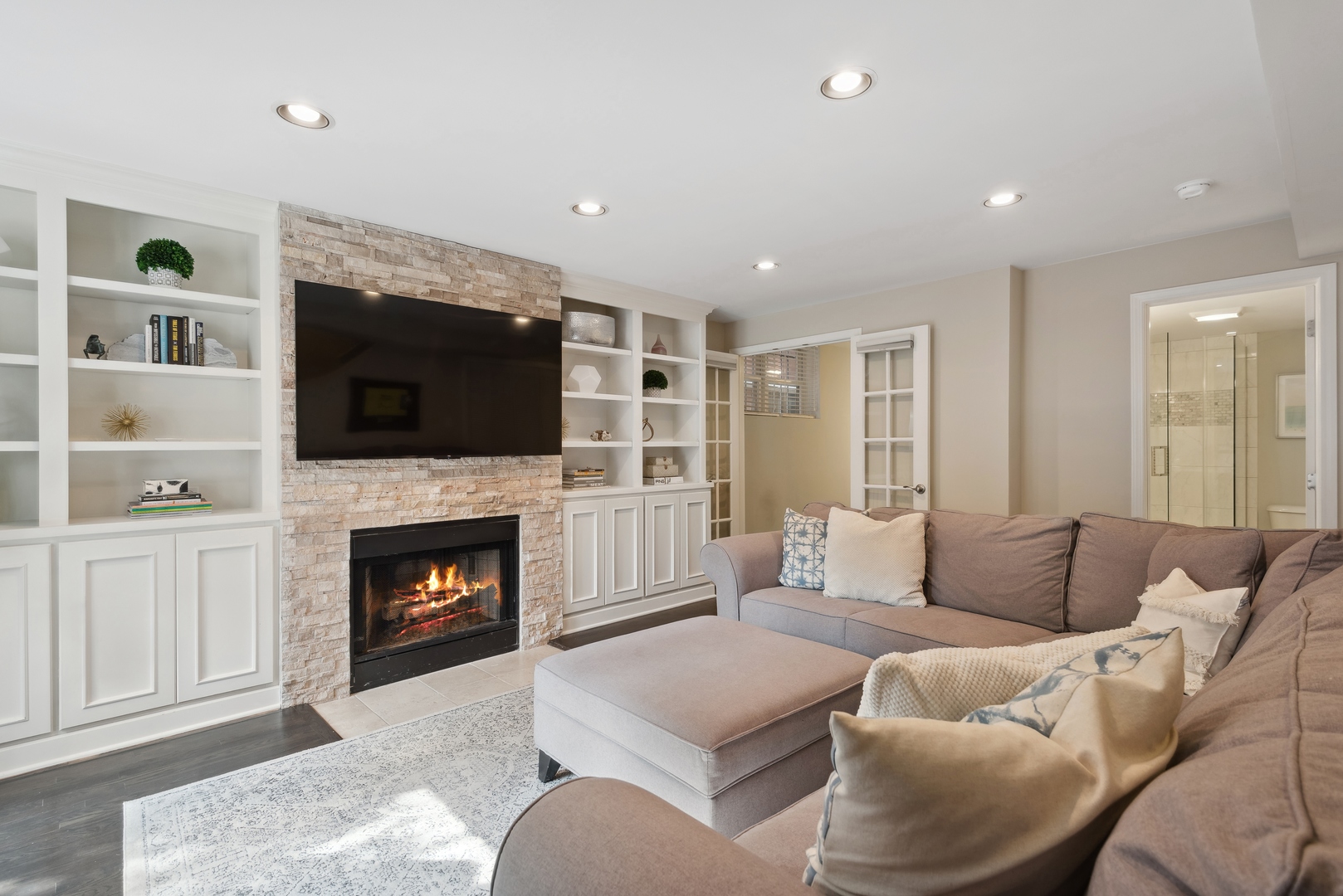 1327 W Roscoe Street Unit: 2