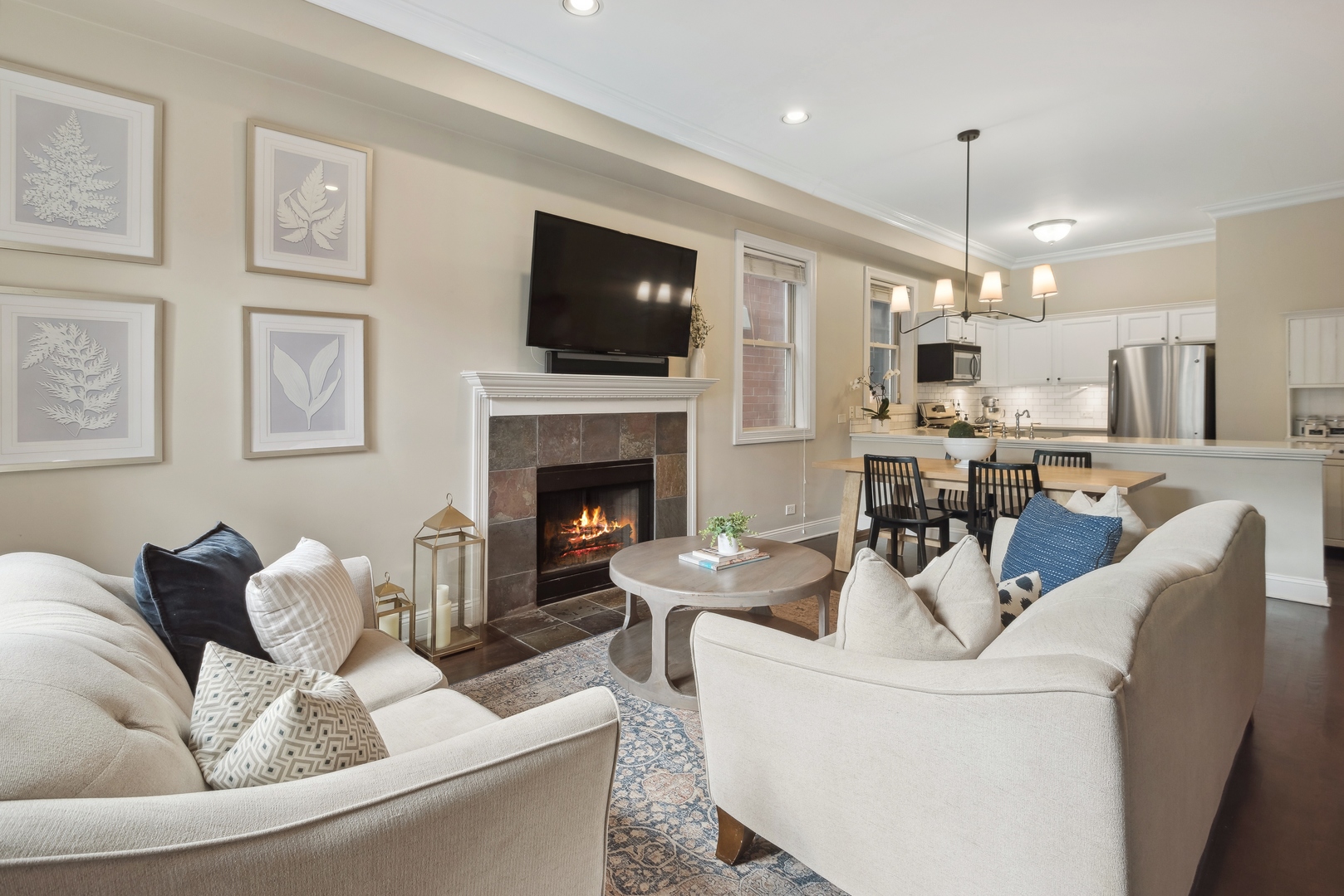 1327 W Roscoe Street Unit: 2