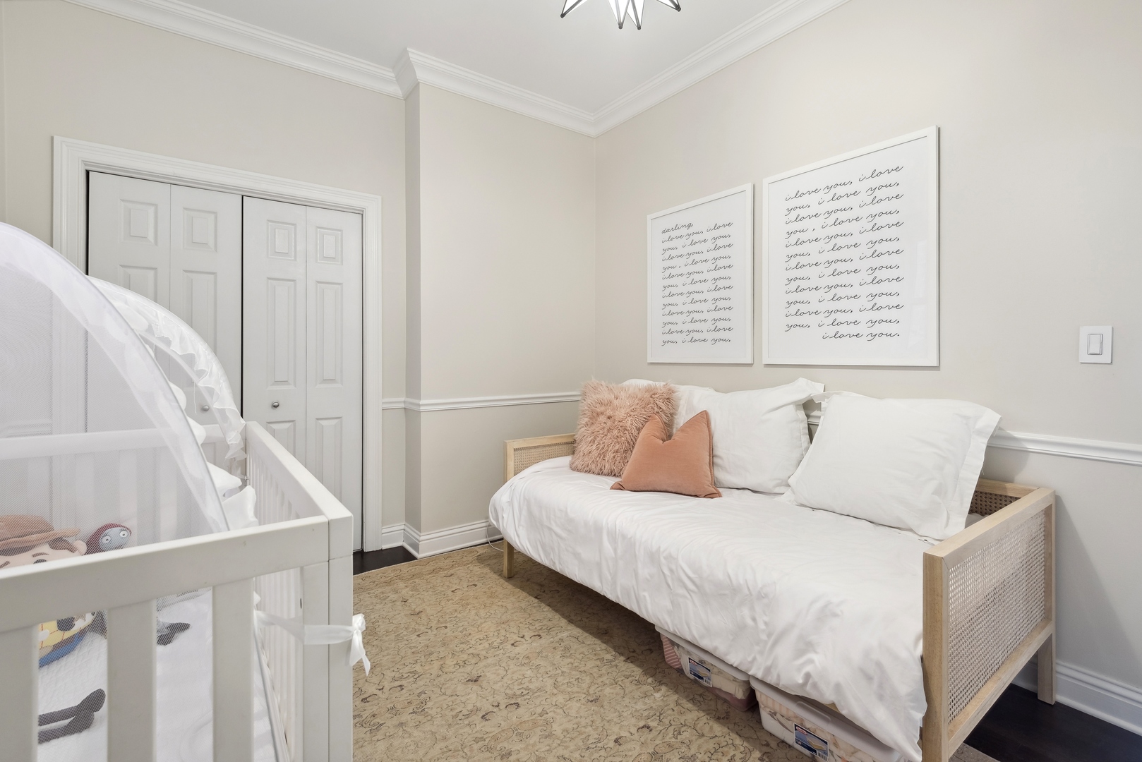 1327 W Roscoe Street Unit: 2