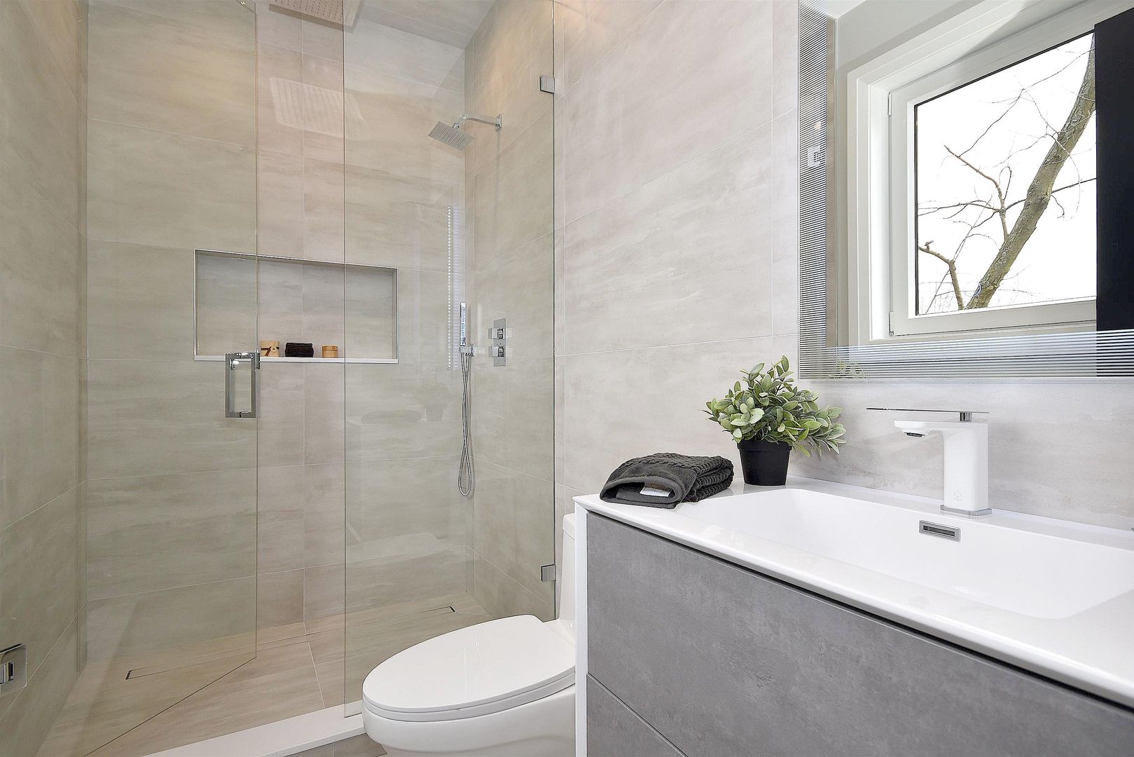 3923 N Bernard Street