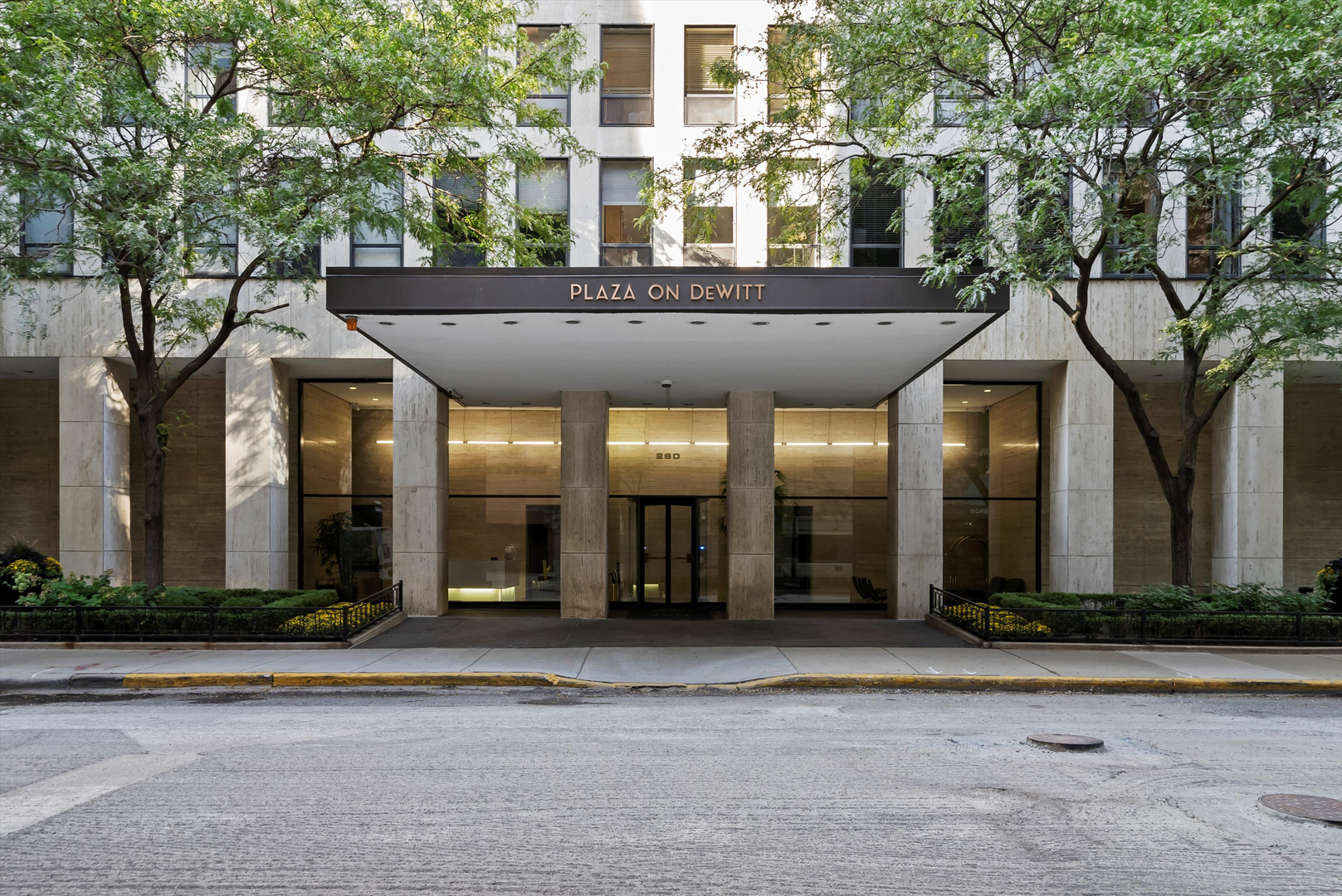 260 E CHESTNUT Street Unit: 2107