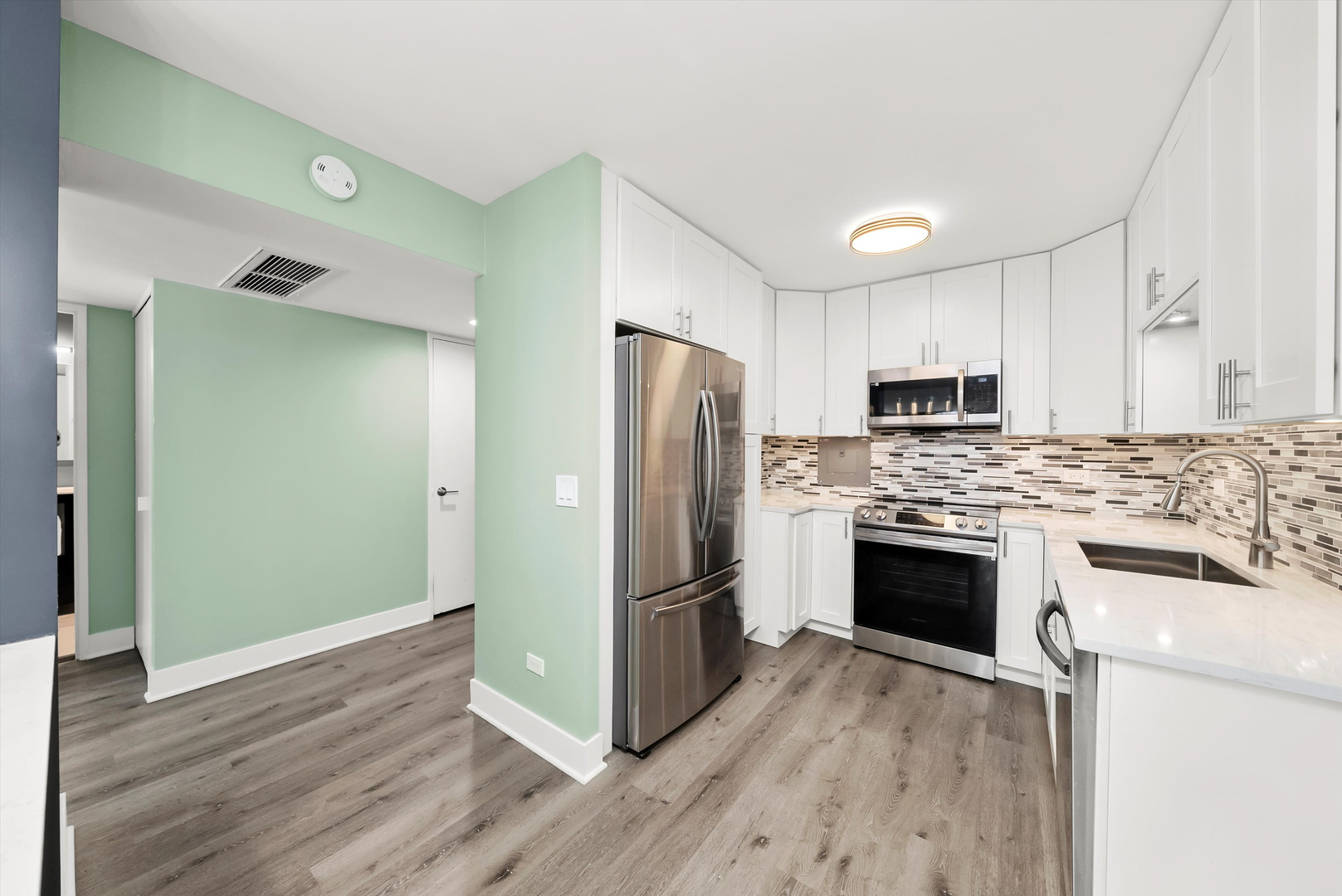260 E CHESTNUT Street Unit: 2107