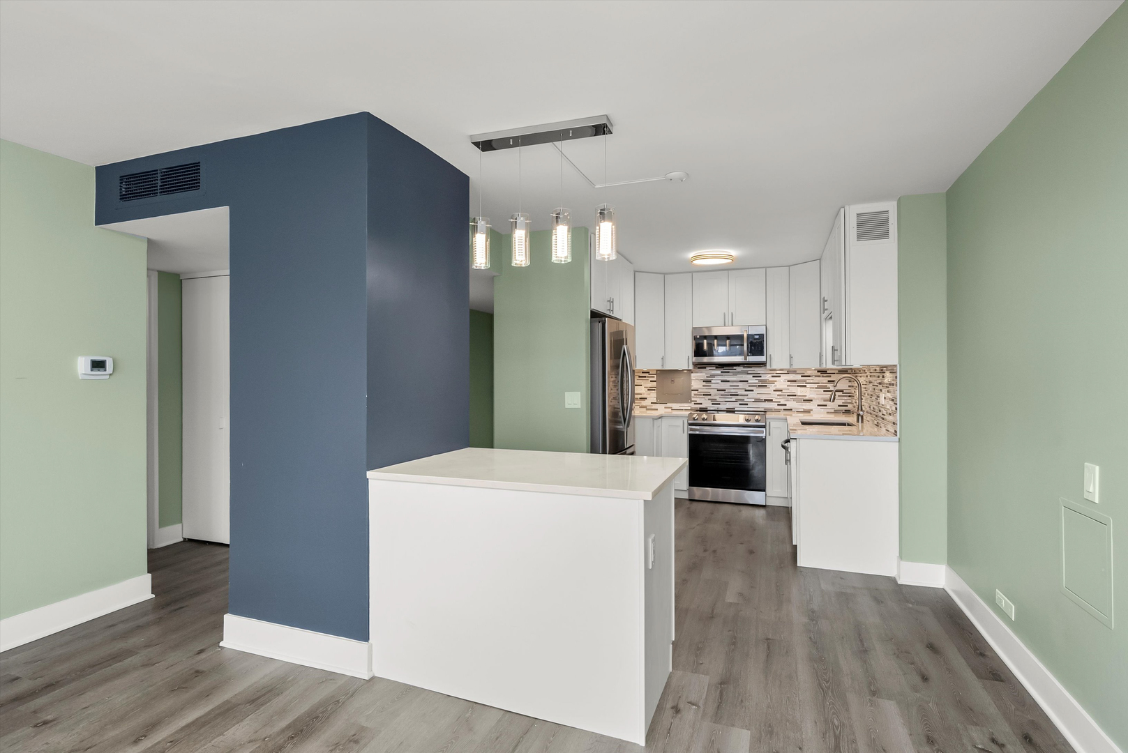 260 E CHESTNUT Street Unit: 2107