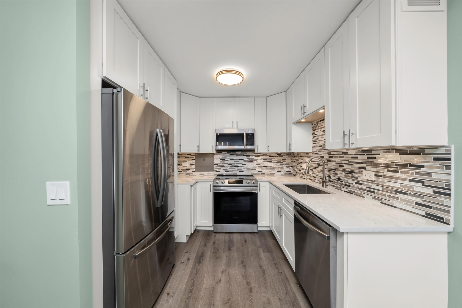 260 E CHESTNUT Street Unit: 2107