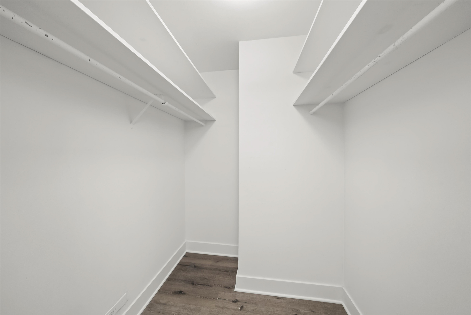 260 E CHESTNUT Street Unit: 2107