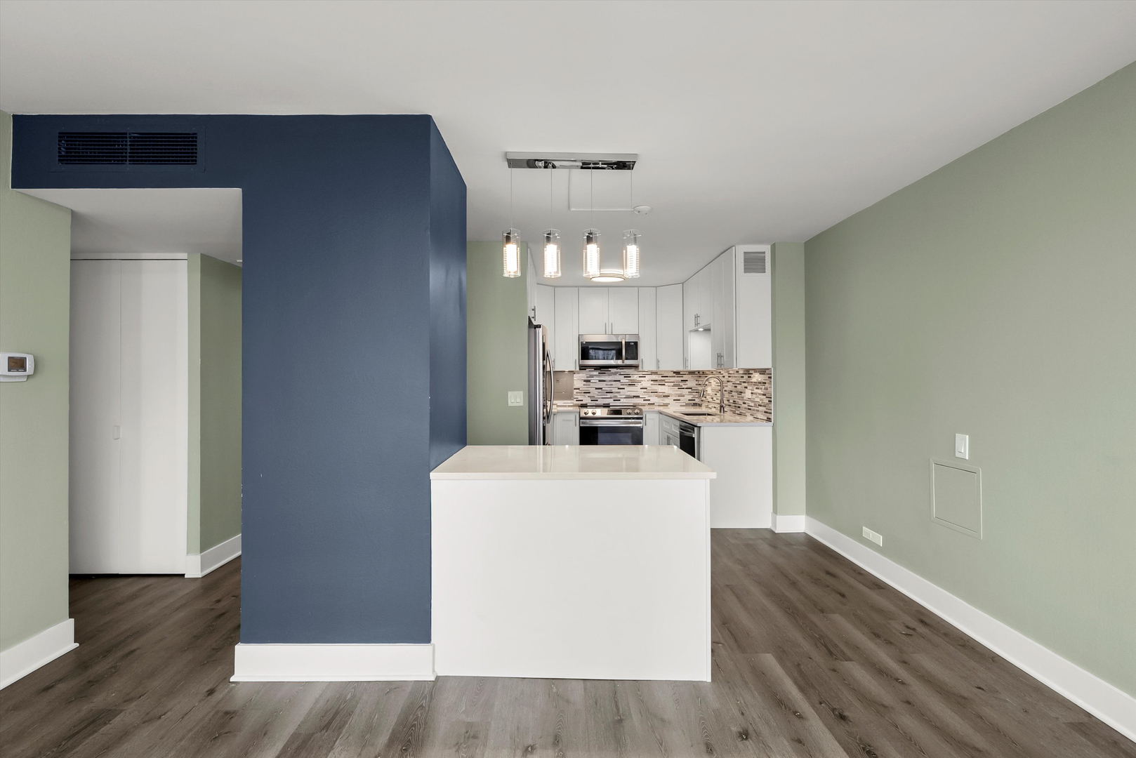 260 E CHESTNUT Street Unit: 2107