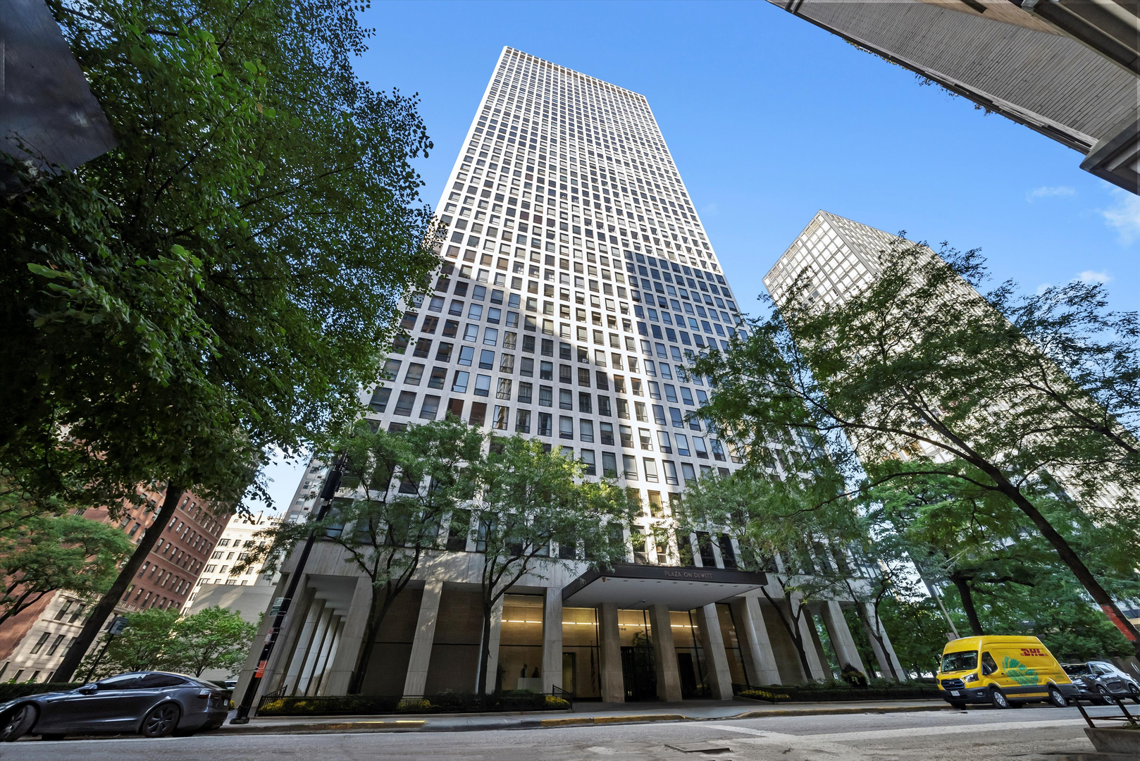 260 E CHESTNUT Street Unit: 2107