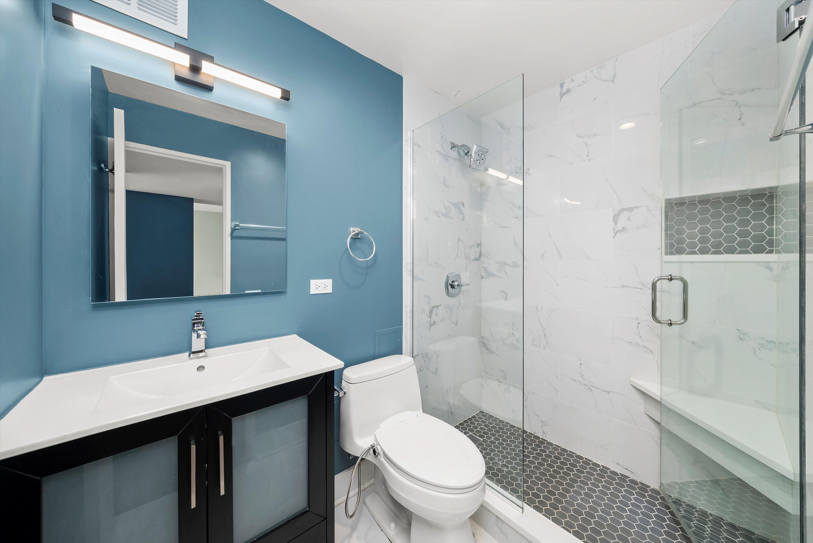 260 E CHESTNUT Street Unit: 2107