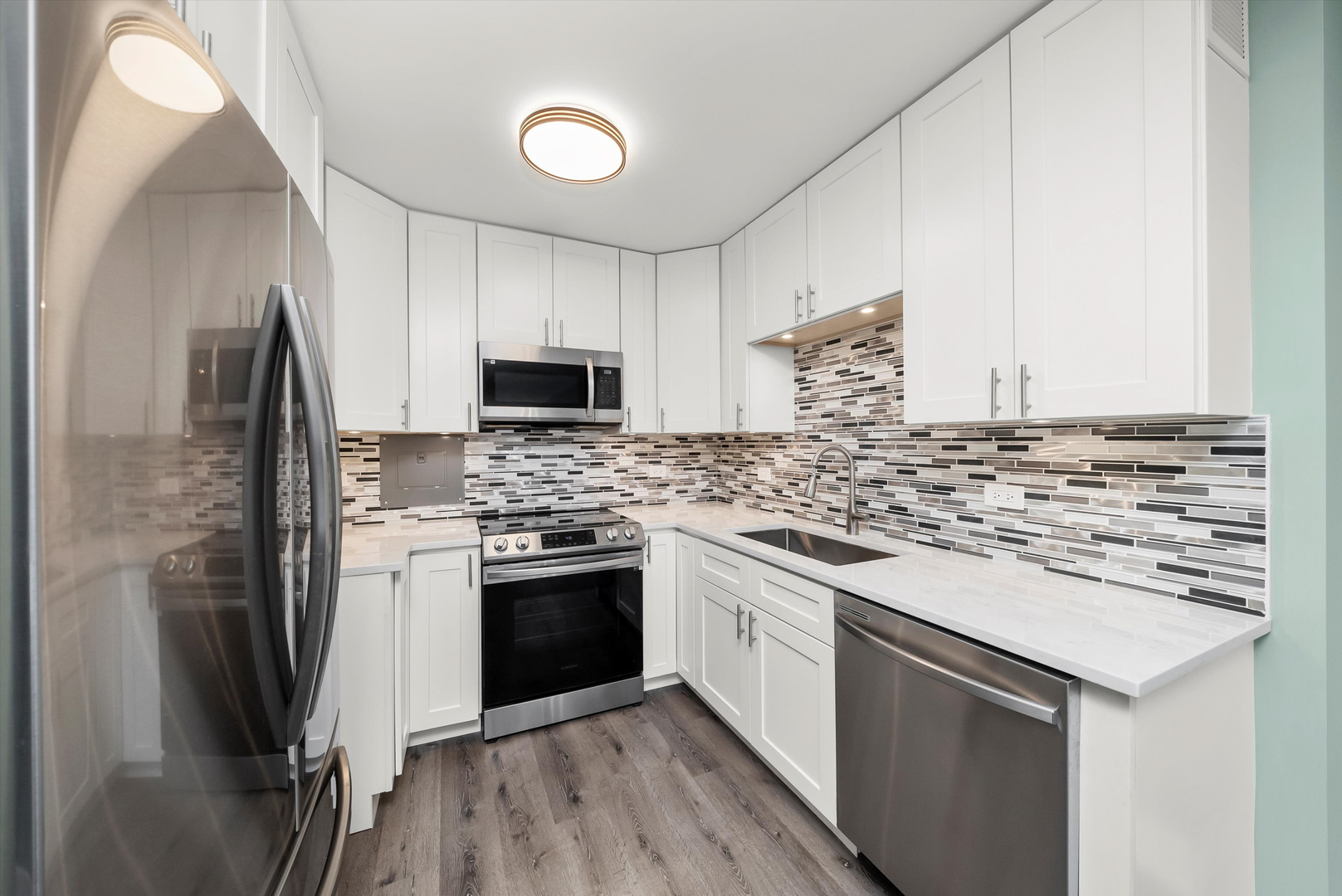 260 E CHESTNUT Street Unit: 2107