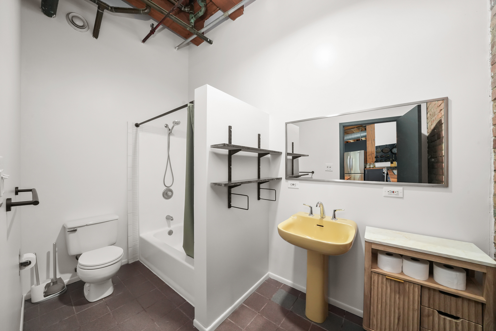 407 N Elizabeth Street Unit: 209