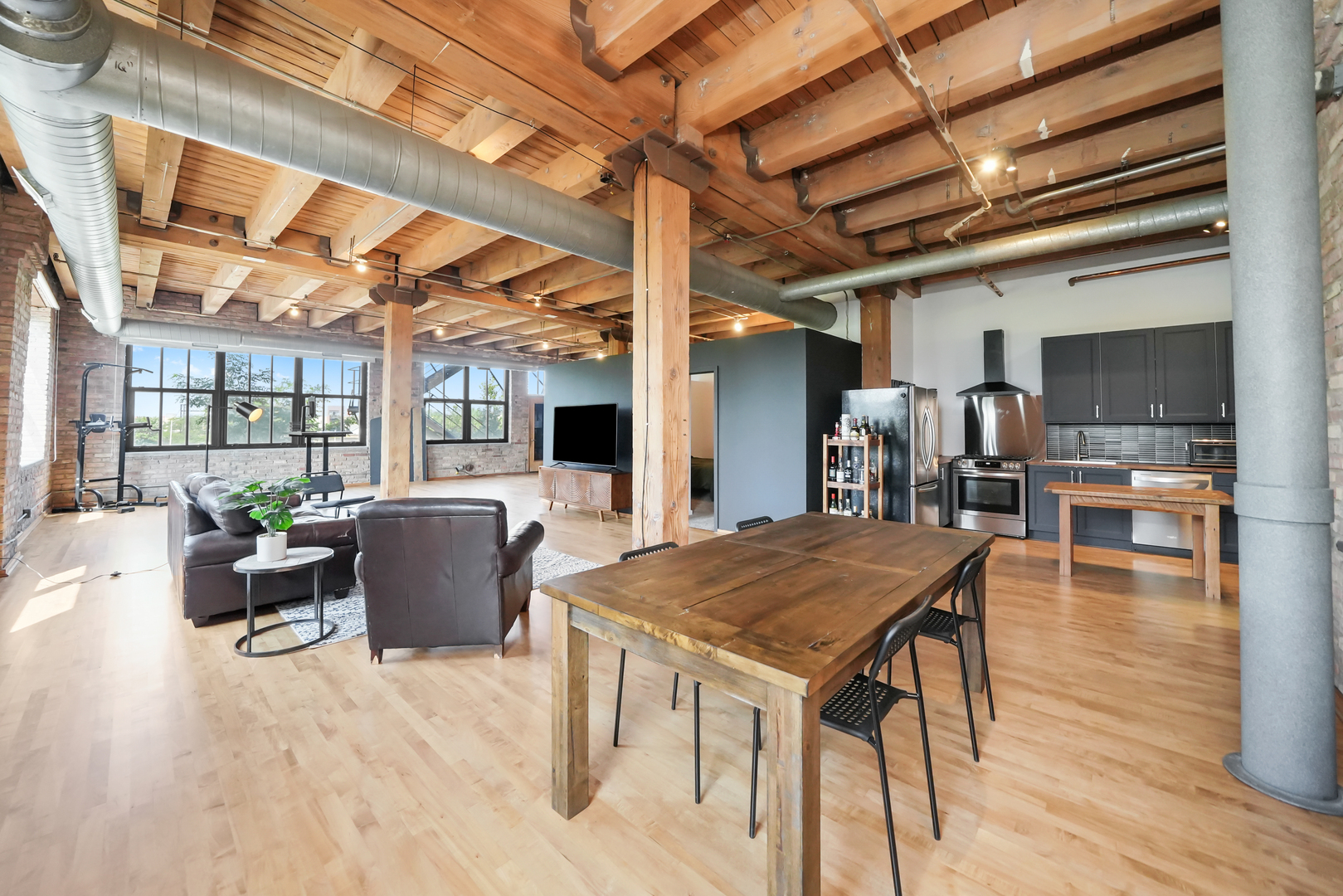 407 N Elizabeth Street Unit: 209