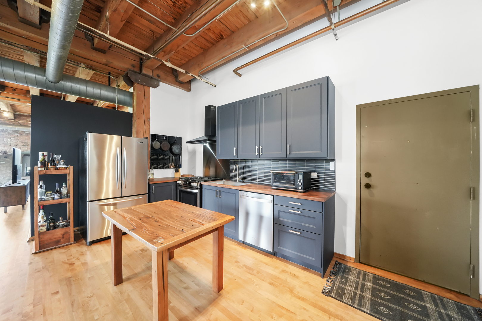 407 N Elizabeth Street Unit: 209