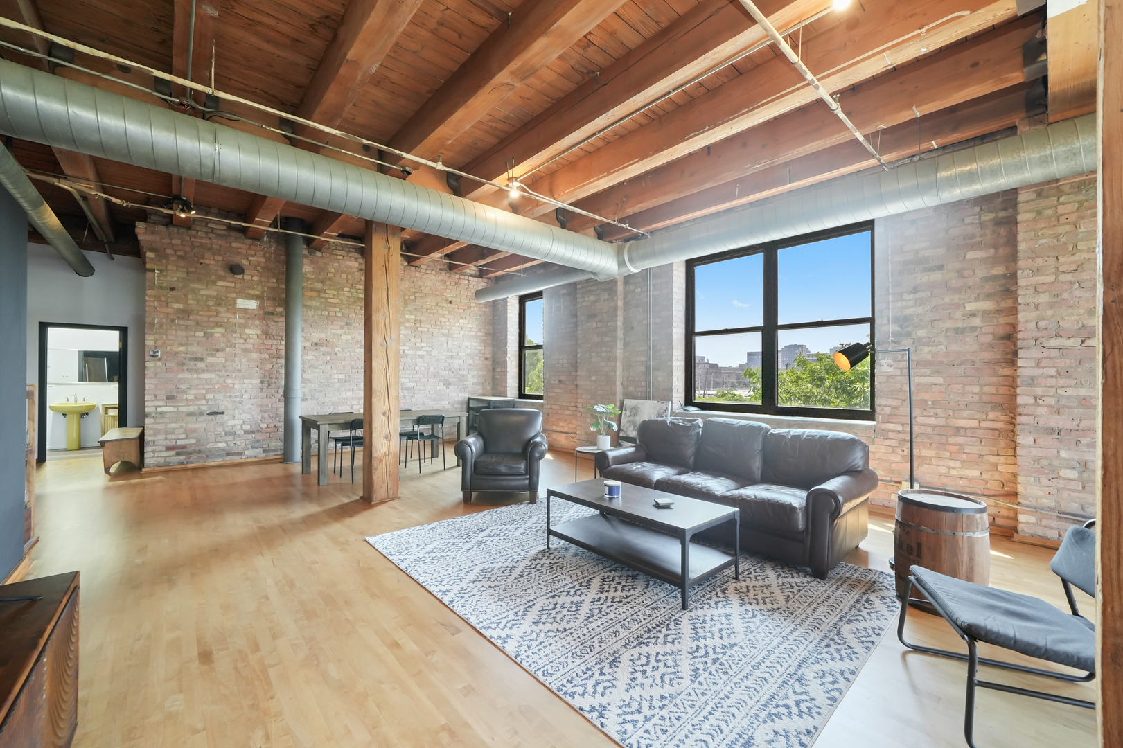 407 N Elizabeth Street Unit: 209