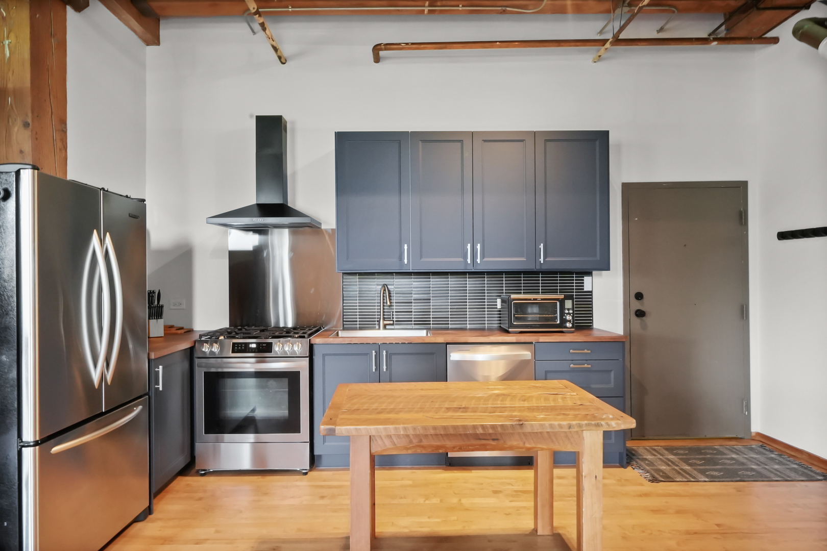 407 N Elizabeth Street Unit: 209